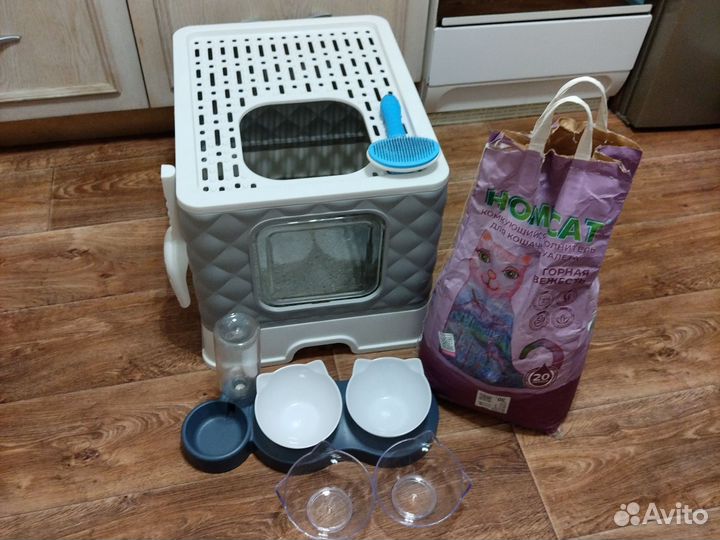 Туалет для животных, миски, наполнитель