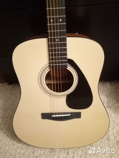 Акустическая гитара yamaha
