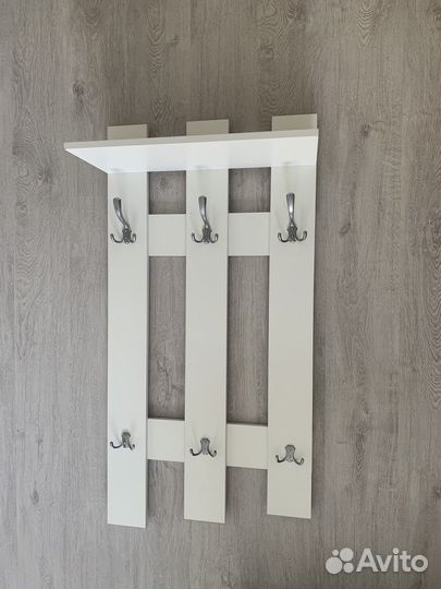 Вешалка в прихожую белая
