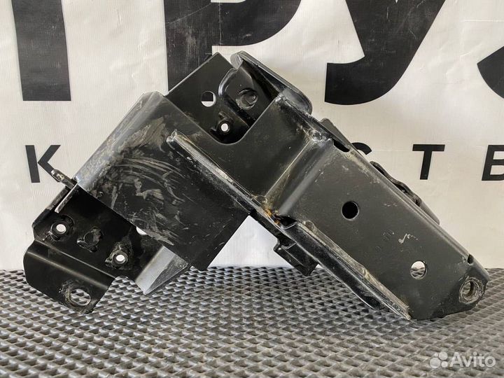 Кронштейн балки левый Renault T 82554233