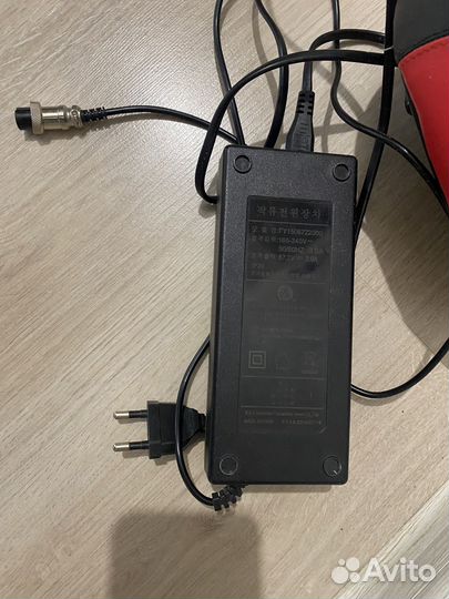 Зарядка, сиденье Ultron