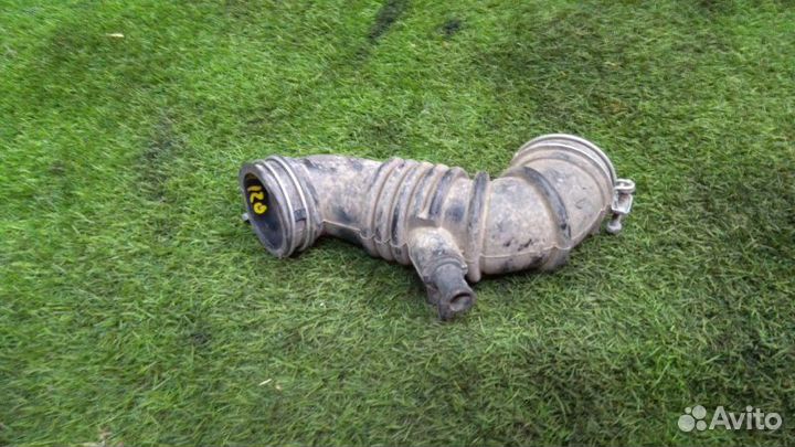 Патрубок воздушного фильтра Toyota Corolla E120