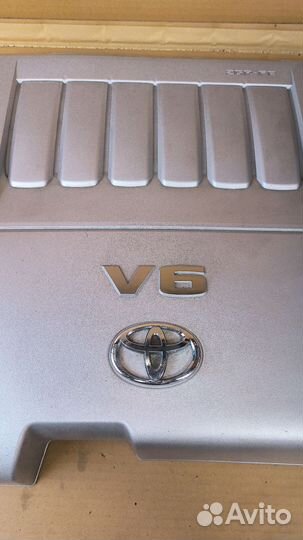 Крышка двигателя Toyota 2GR 11209-31031