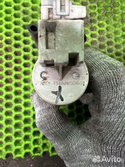 Моторчик стеклоочистителя передний Nissan Micra