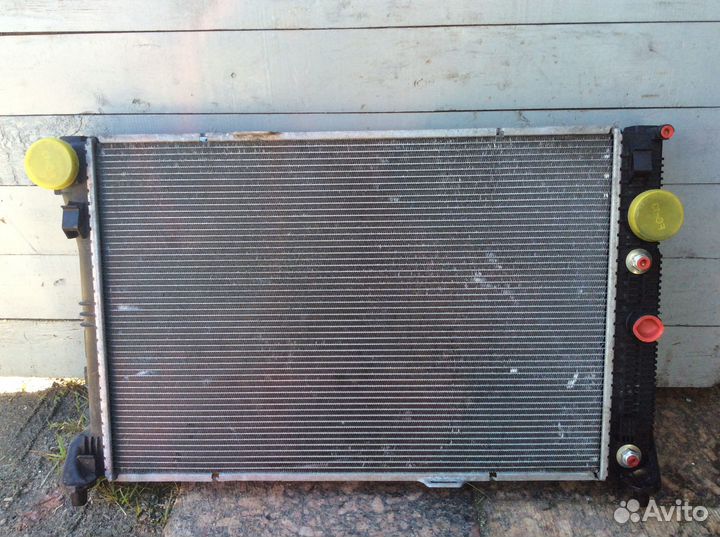 Радиатор для мерседес W204,W211,X204