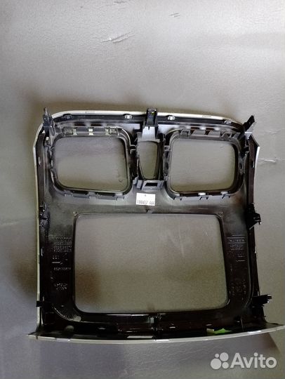 Рамка магнитолы Рено Логан 2