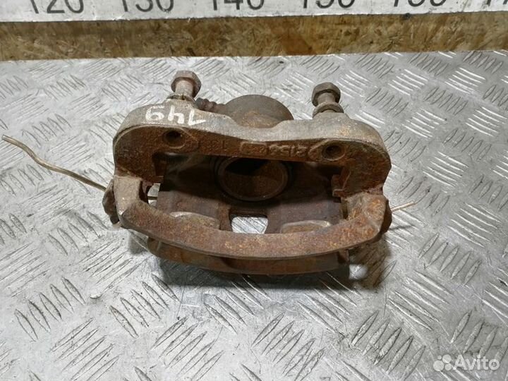 Суппорт передний левый Nissan Avenir 1995