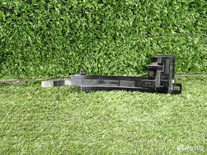 Повторитель поворота в зеркало левый VAG Audi A6 C