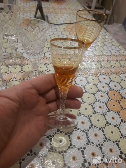 Бокалы и рюмки медовый цвет