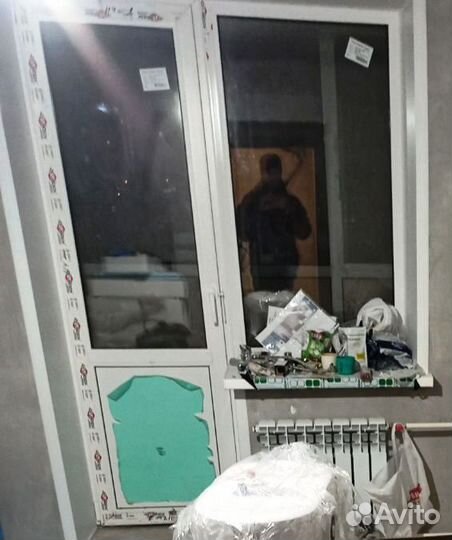 Пластиковое окно с подоконником