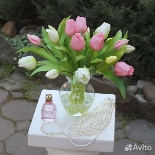 Силиконовые тюльпаны в вазе с имитацией воды