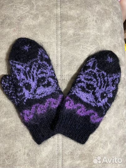 Варежки вязаные черные с изображением котика
