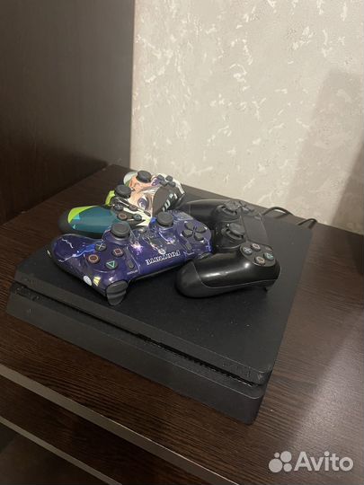 PS4 Slim 500gb + 3 джойстика + 3 диска
