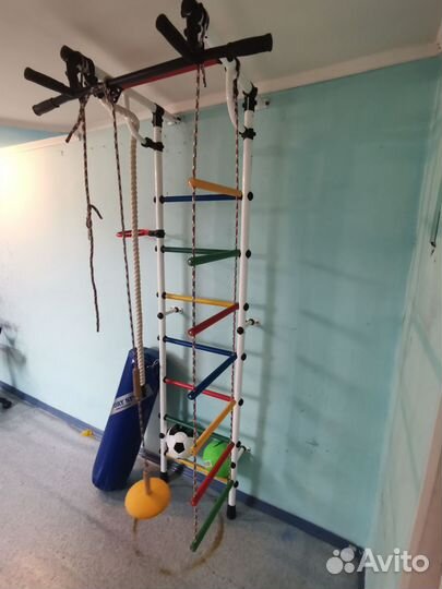 Шведская стенка с турником