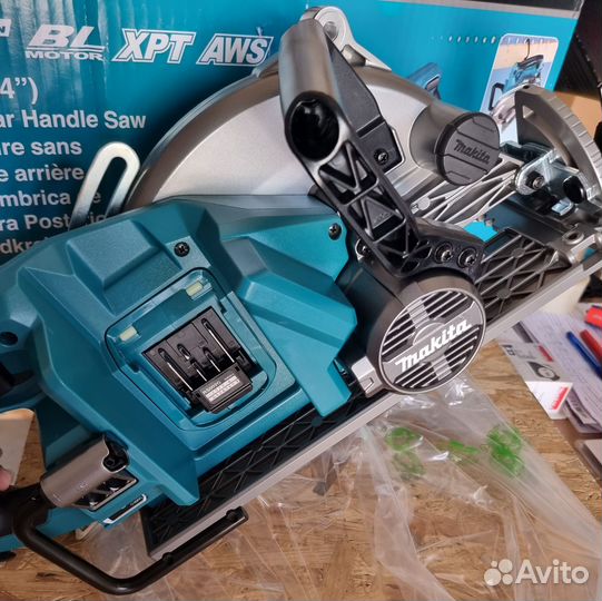 Аккумуляторная дисковая пила Makita XGT RS002GZ