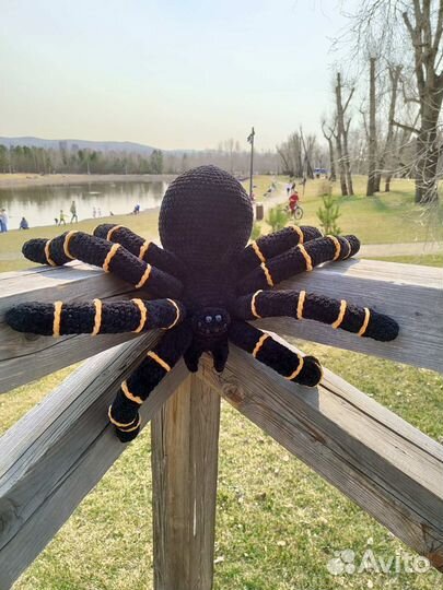 Вязаная мягкая игрушка Паук