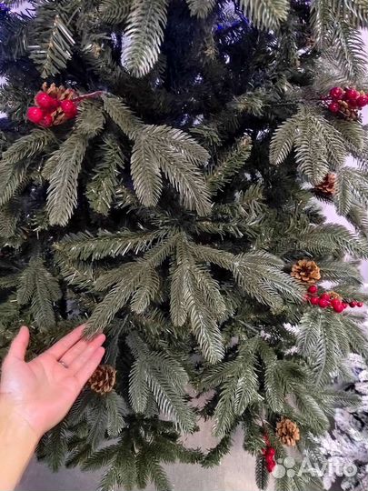 Елка с ягодкой и шишкой с доставкой