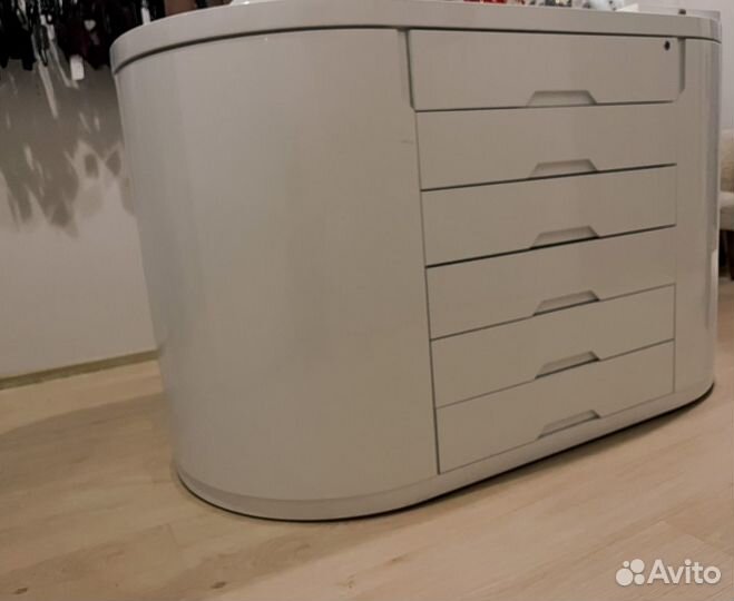 Тумба с выездными ящиками