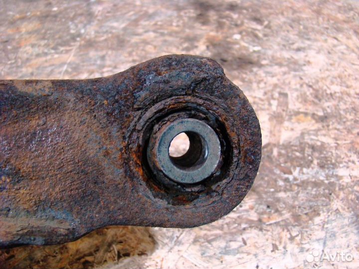 Peugeot 4007 Рычаг задний нижний левый