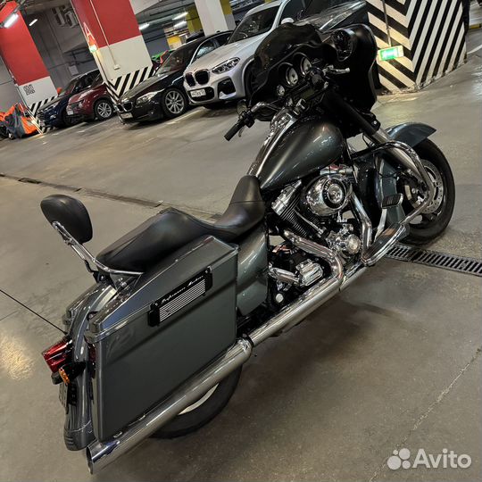 Street Glide (Nardo Dark Grey)