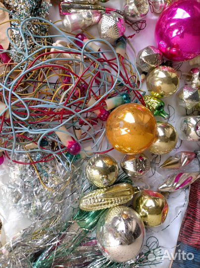 Чемодан Ретро. Игрушки новогоднии