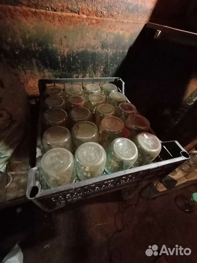 Банки стеклянные разных объемов