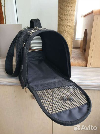 Переноска для кошек и собак