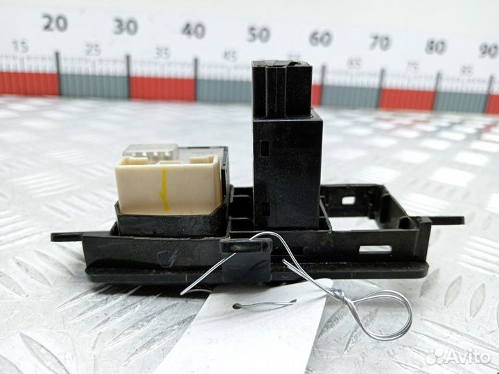 Кнопка (выключатель) Mitsubishi L200 4 2008