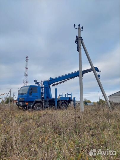 Ямобур. Установка столбов электрических, опор лэп