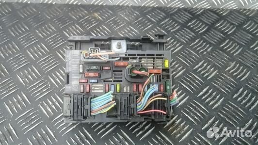 Блок предохранителей peugeot 3008 (1GM01M101)