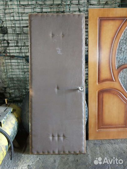 Дверь входная деревянная