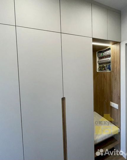 Зеркальный шкаф