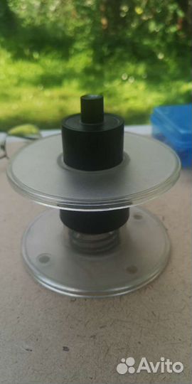 Устройство для наклеивания круглых наклеек на CD