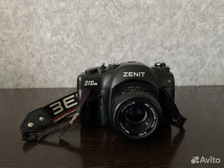 Зеркальный фотоаппарат zenith