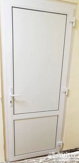 Дверь из пвх входная