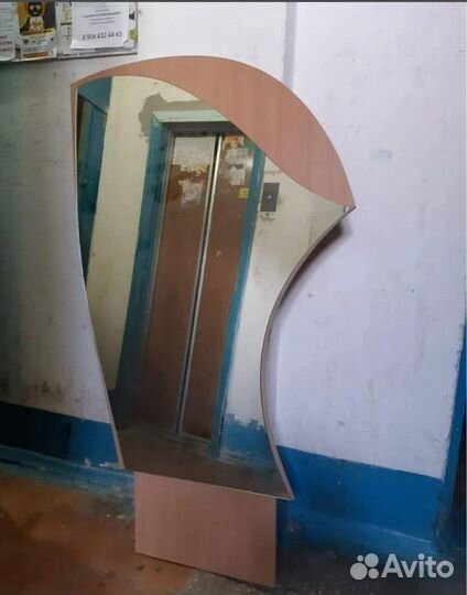 Трюмо с зеркалом