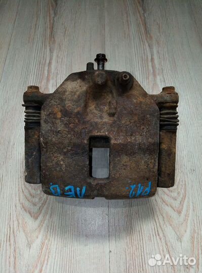 Суппорт тормозной перед Nissan primera P12 Лев