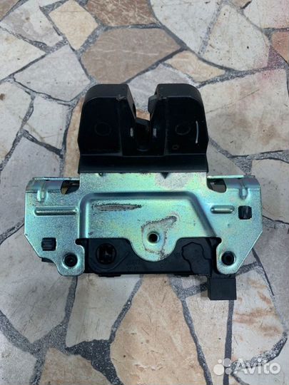 Замок багажника Opel Astra хетчбэк 1.8 Z18XER 2007