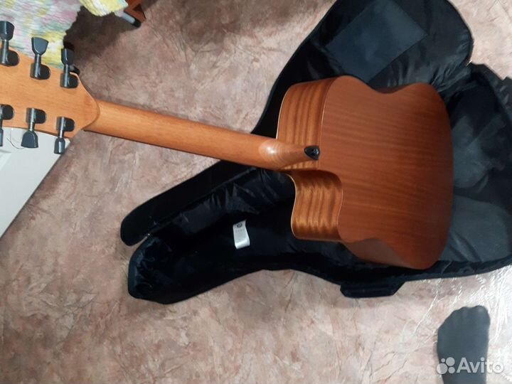 Акустическая гитара