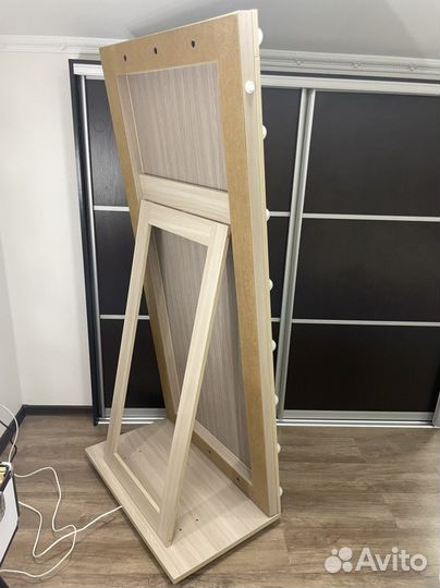 Зеркало с лампочками