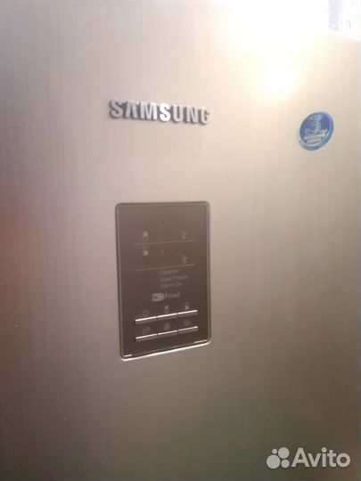 Холодильник Samsung