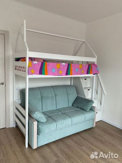 Детская кровать-чердак с лестницей комод