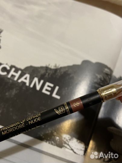 Карандаш для губ Chanel. Новый
