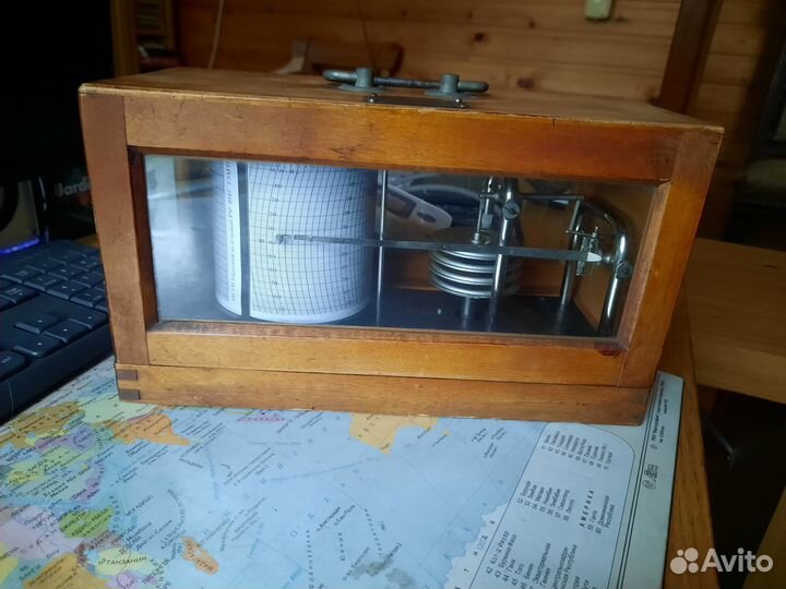 Барограф морской 1953 г. в Кедровом ящичке