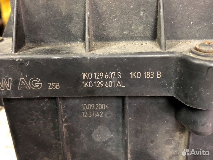 Корпус воздушного фильтра Volkswagen Audi