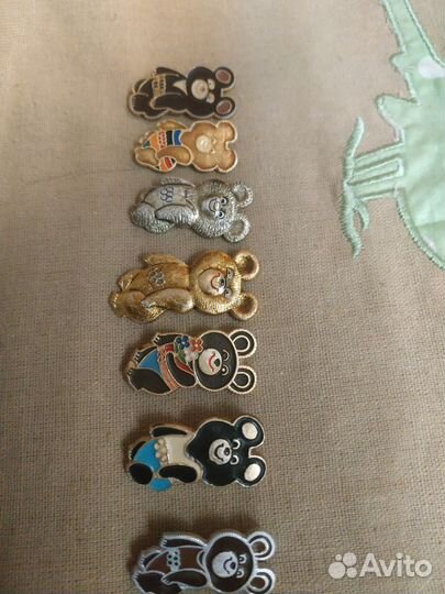 Коллекция значков олимпиада 80 олимпийский мишка