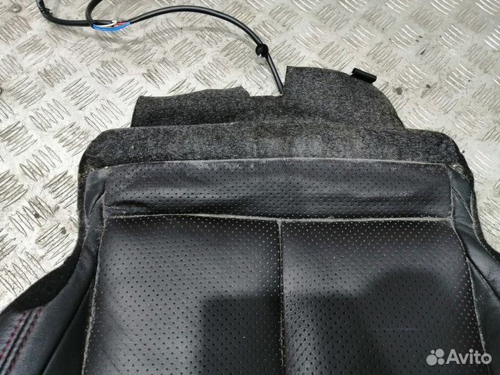 Обшивка переднего сиденья Nissan Juke F15