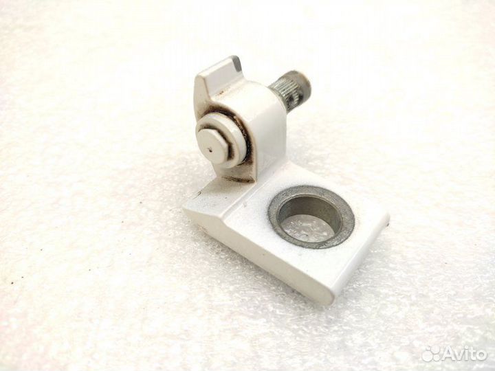 Петля двери передняя левая Audi A6 C7 1.8 CYG 2018