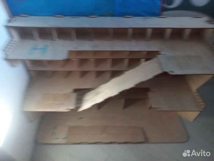 Игрушечный гараж