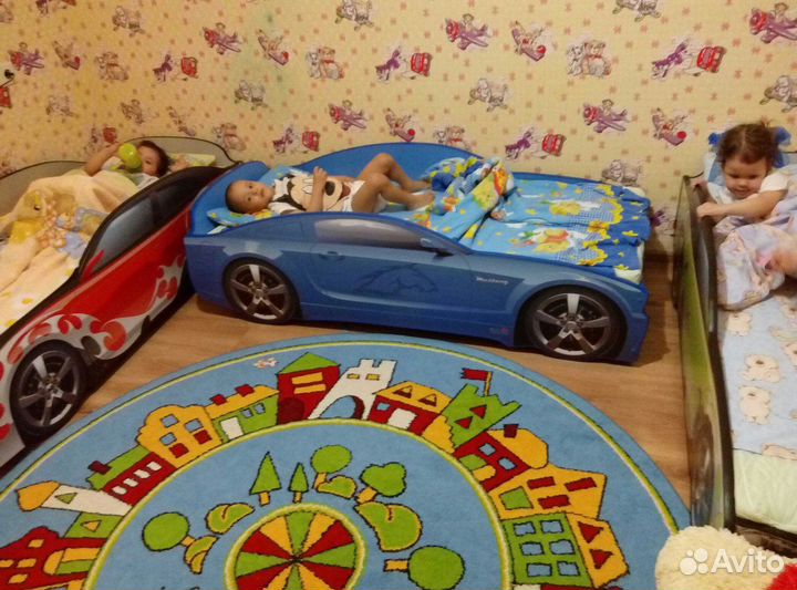 Детская кровать машина